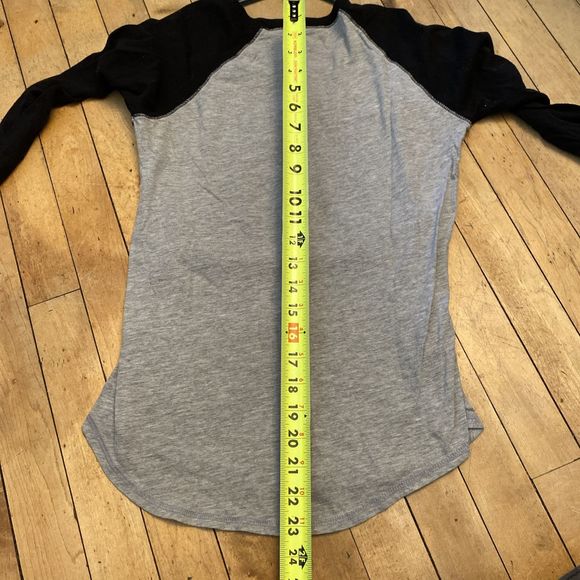 Fox Long Sleeve Shirt Women’s Size Small Henley Boat Neck Form Fit Stretch - Picture 8 of 8